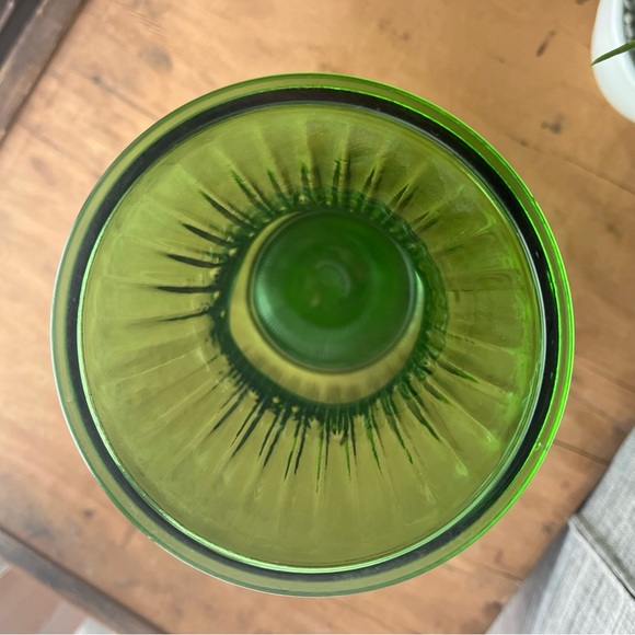 Vintage Emerald Green Hoosier Glass Vase 4087 A 10" Tall - Picture 3 of 4